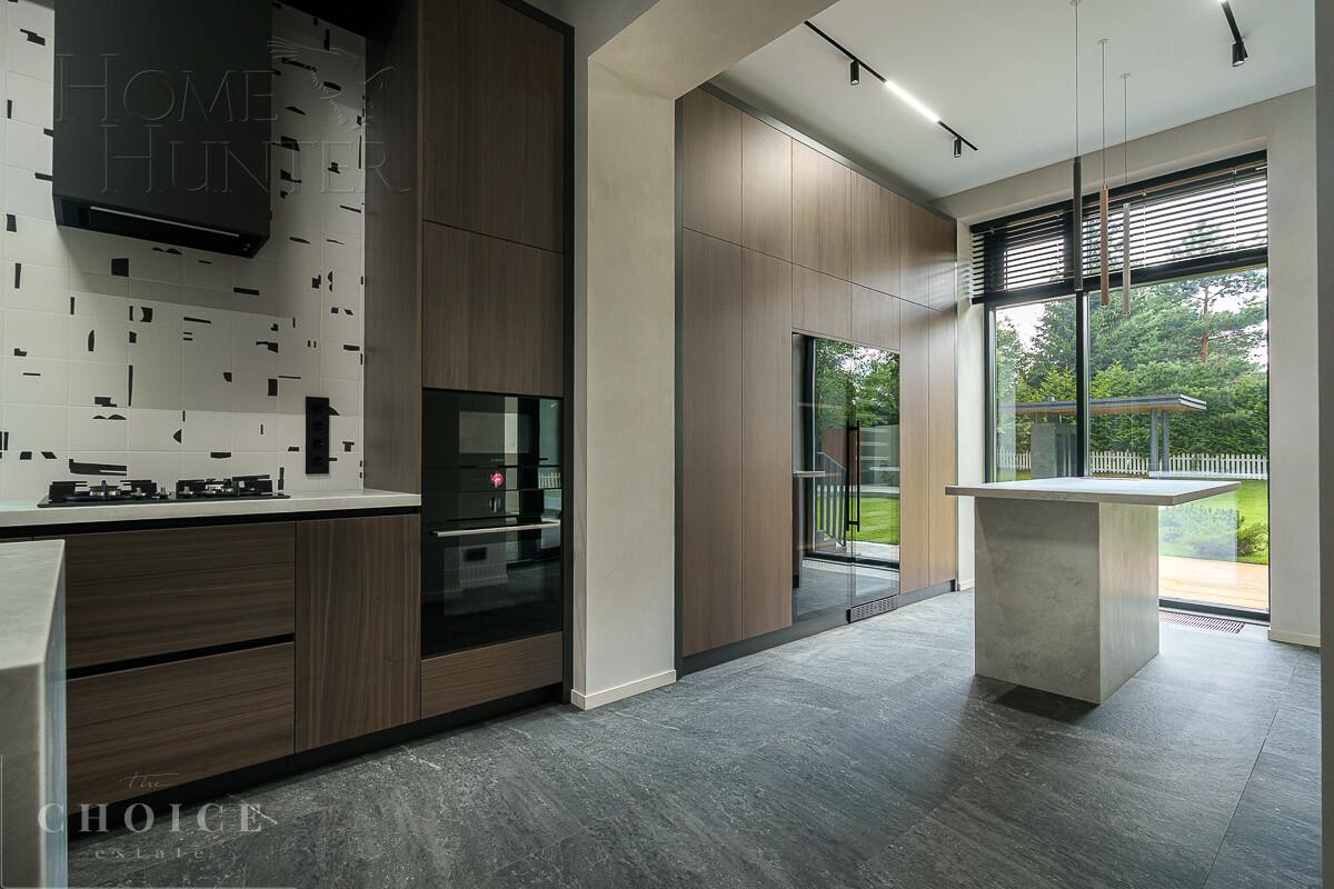 2-этажный коттедж 650 м² с отделкой