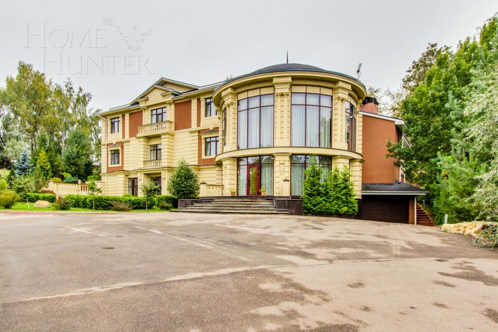 2-этажный коттедж 1 600 м² с отделкой
