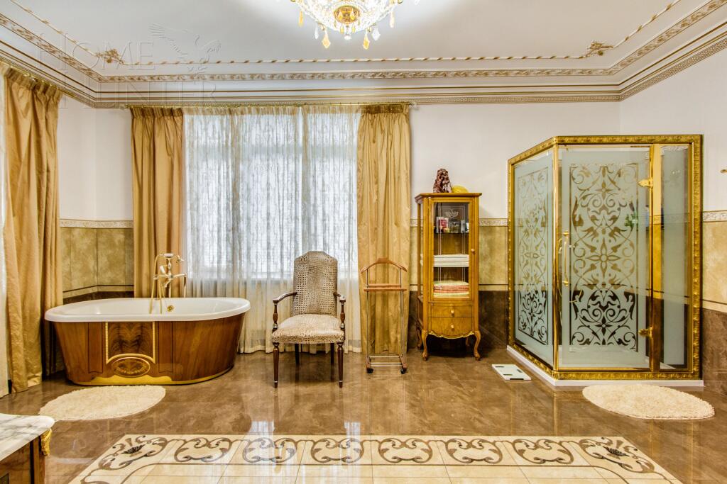 2-этажный коттедж 1 600 м² с отделкой
