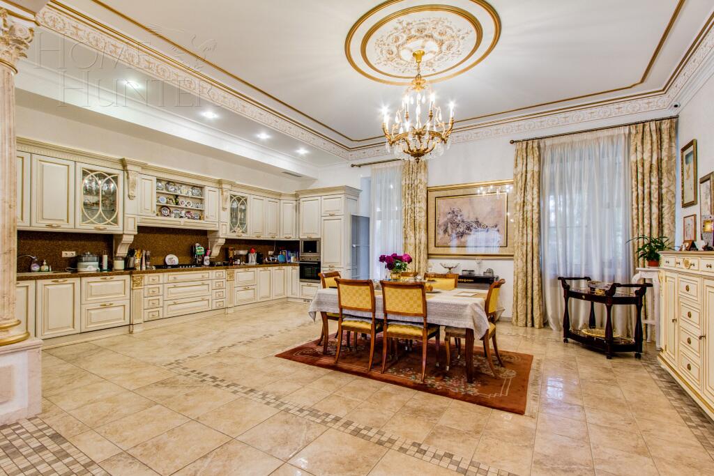 2-этажный коттедж 1 600 м² с отделкой
