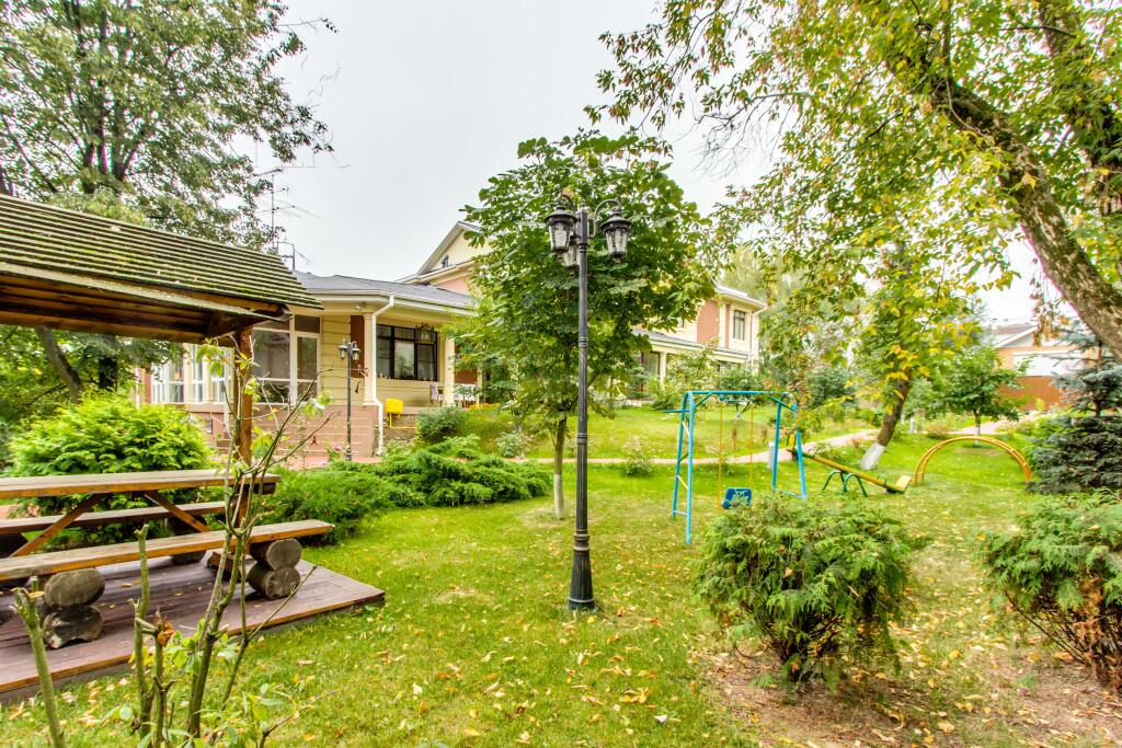 2-этажный коттедж 1 600 м² с отделкой