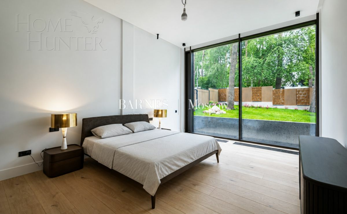 3-этажный коттедж 1 250 м² без отделки