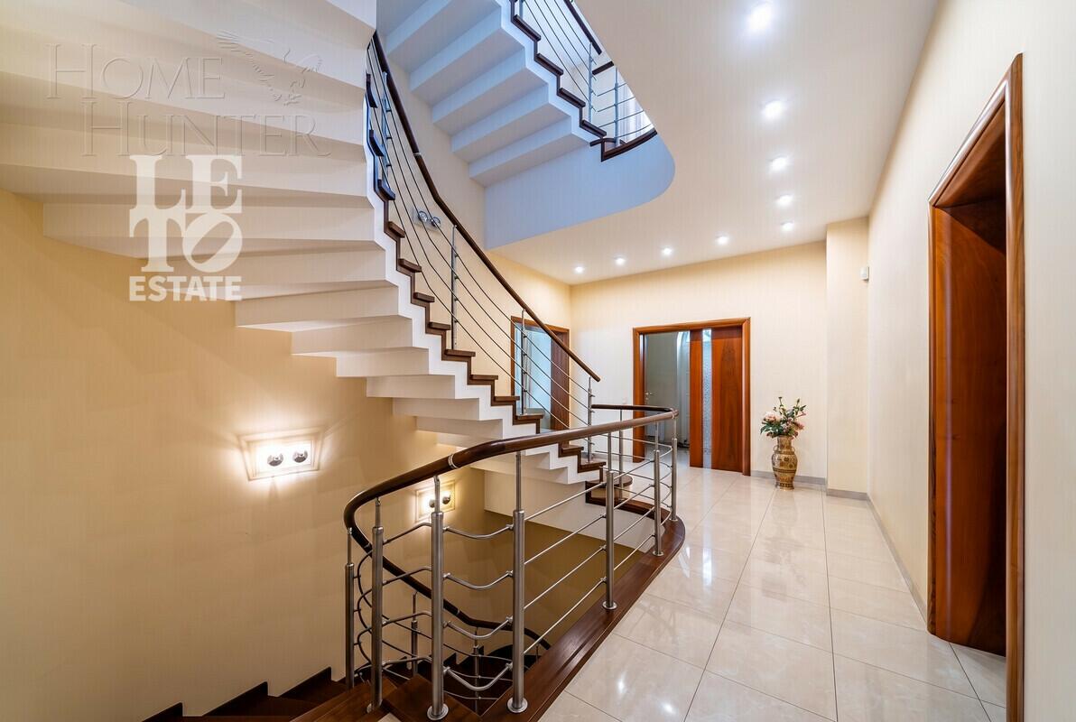 2-этажный коттедж 617.5 м² с отделкой
