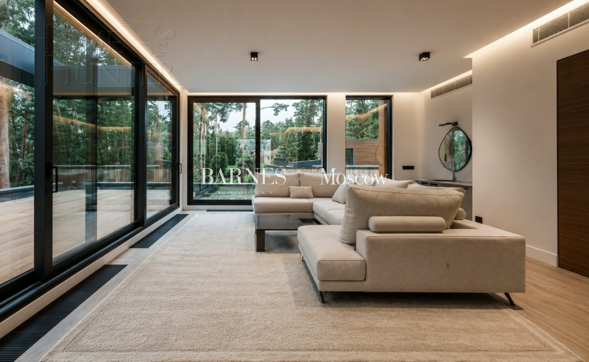 3-этажный коттедж 1 250 м² без отделки