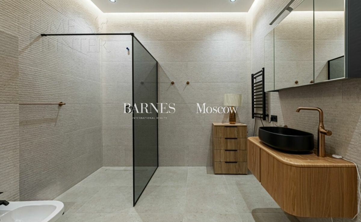 3-этажный коттедж 1 250 м² без отделки