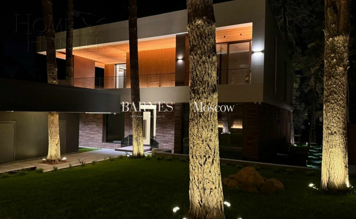 3-этажный коттедж 1 250 м² без отделки