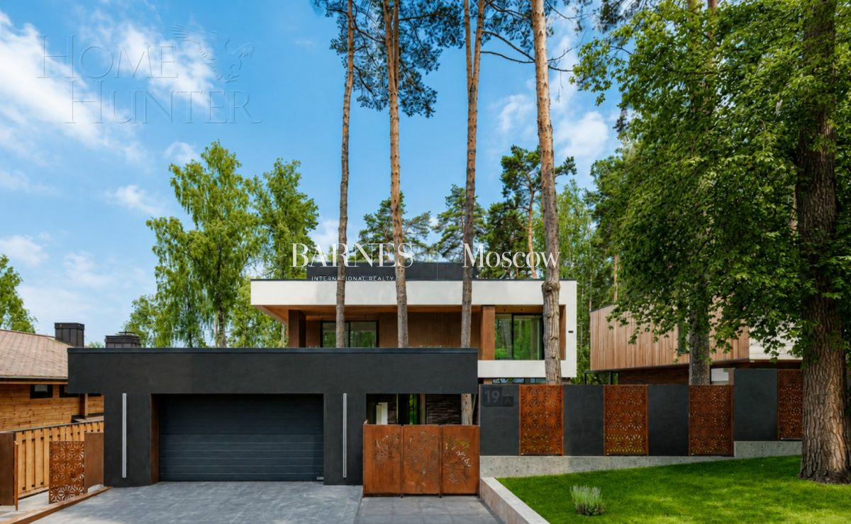 3-этажный коттедж 1 250 м² без отделки