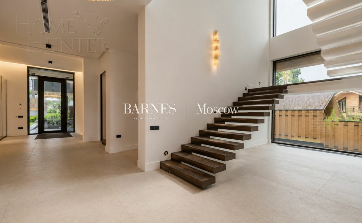 3-этажный коттедж 1 250 м² без отделки