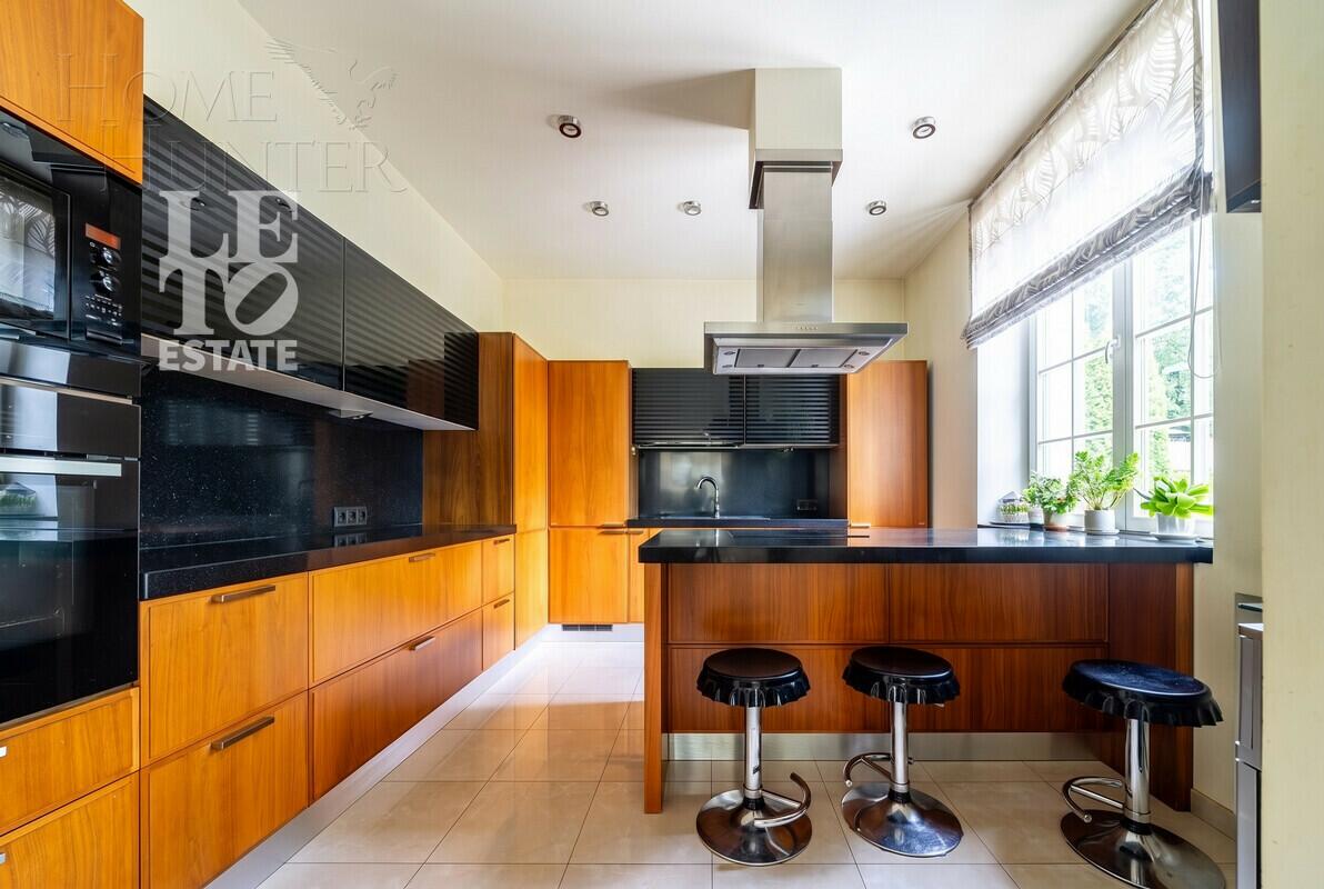 2-этажный коттедж 617.5 м² с отделкой