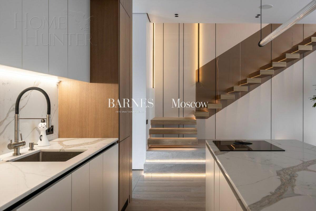 3-этажный таунхаус 250 м² с отделкой