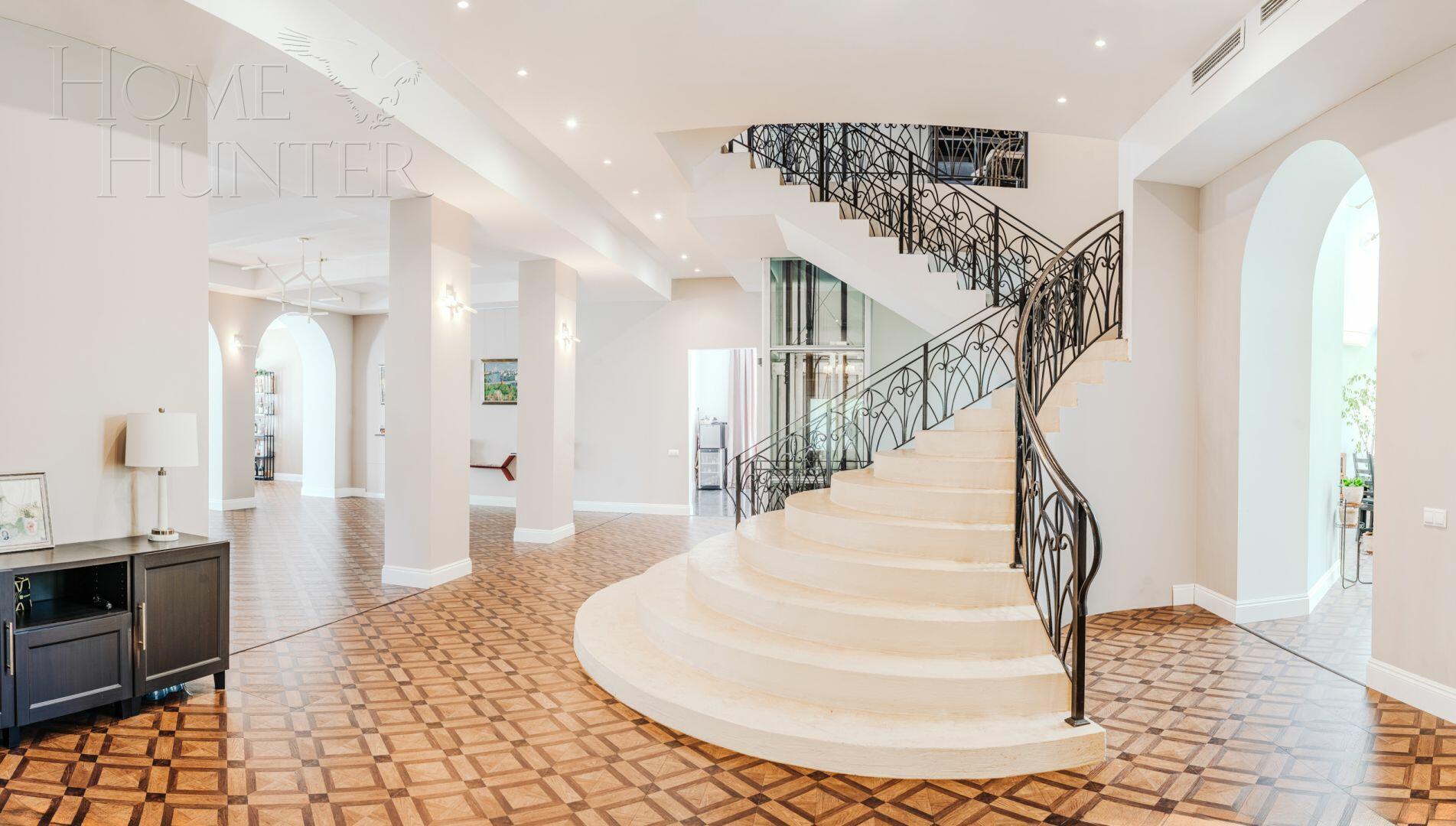 3-этажный коттедж 1 150 м² с отделкой