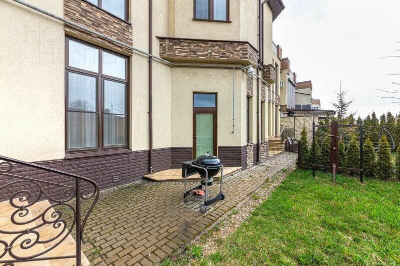 2-этажный таунхаус 260 м² с отделкой