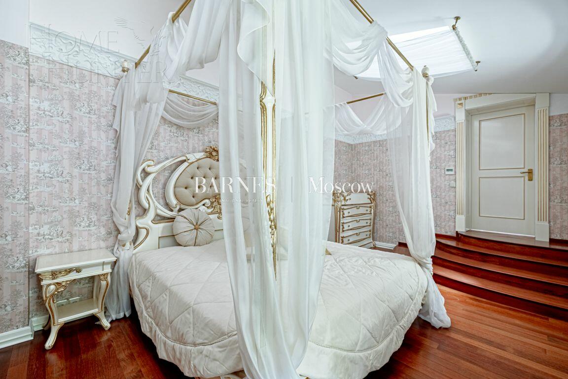 2-этажный коттедж 900 м² с отделкой