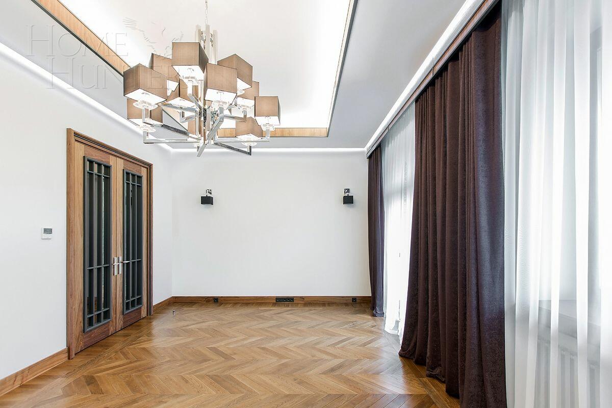 2-этажный коттедж 989.7 м² с отделкой