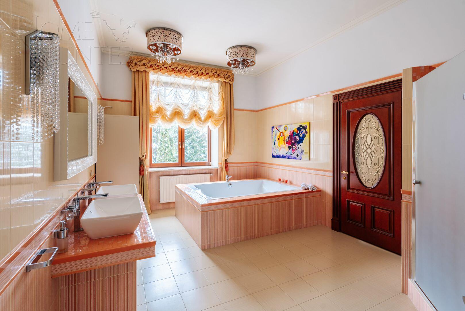 3-этажный коттедж 2 235 м² с отделкой