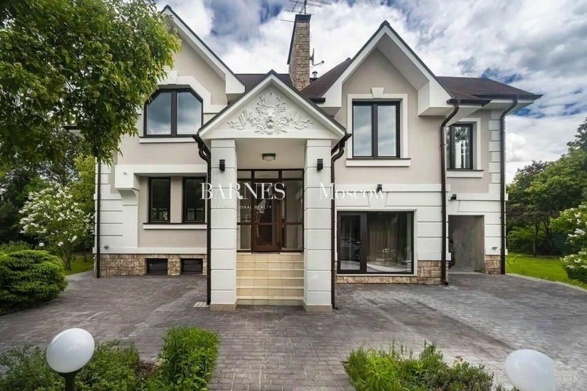 2-этажный коттедж 500 м² с отделкой