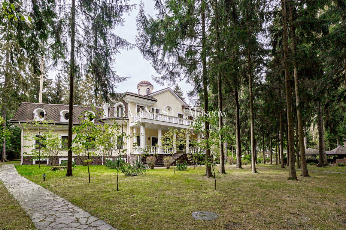 2-этажный коттедж 900 м² с отделкой