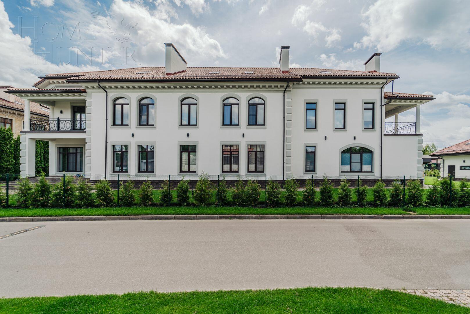 2-этажный коттедж 1 300 м² с отделкой