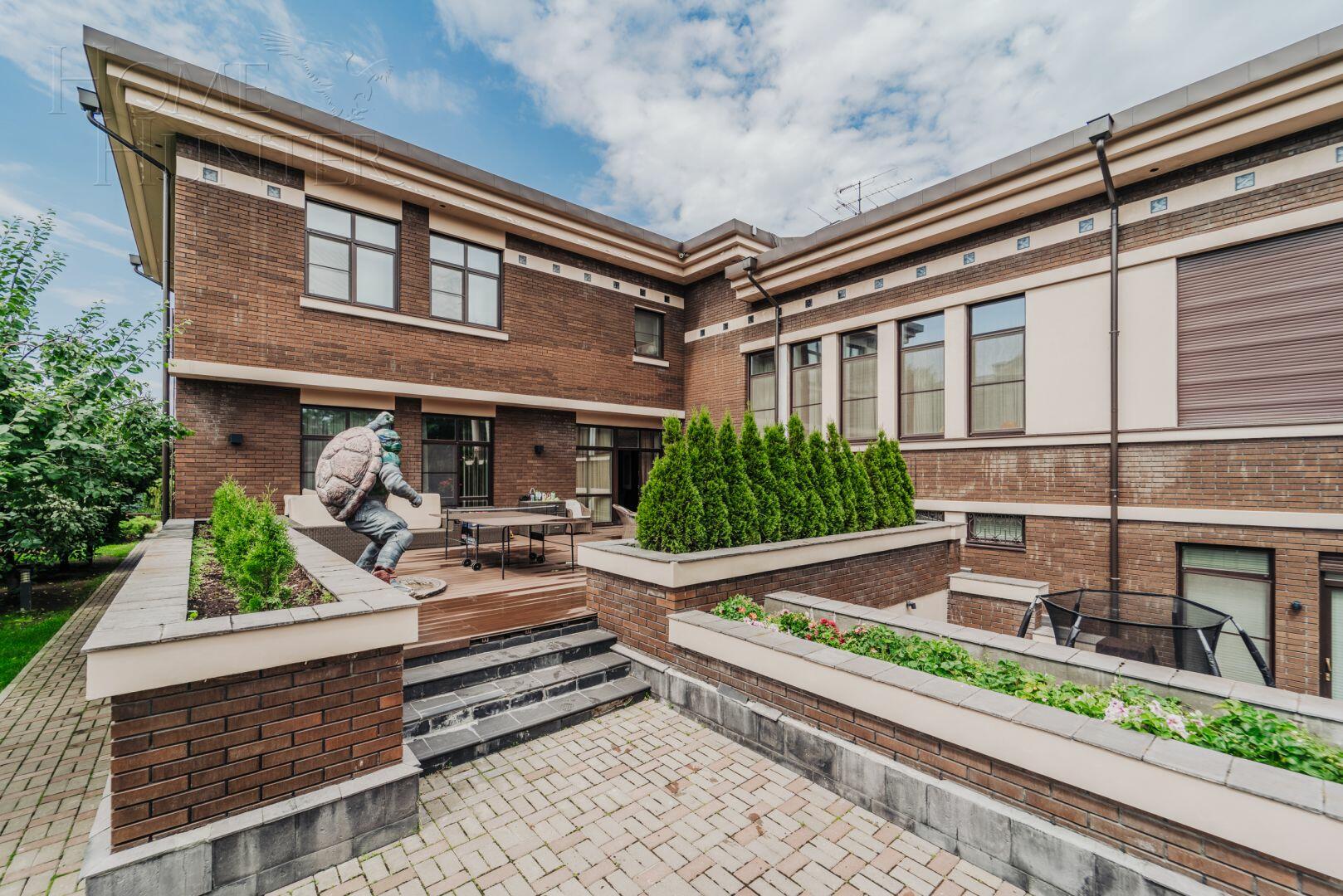 2-этажный коттедж 550 м² с отделкой
