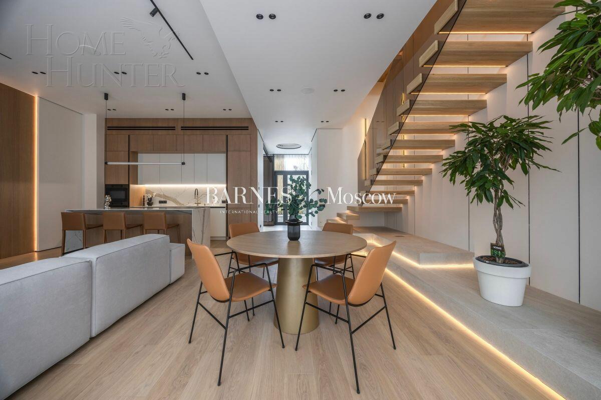 3-этажный таунхаус 250 м² с отделкой