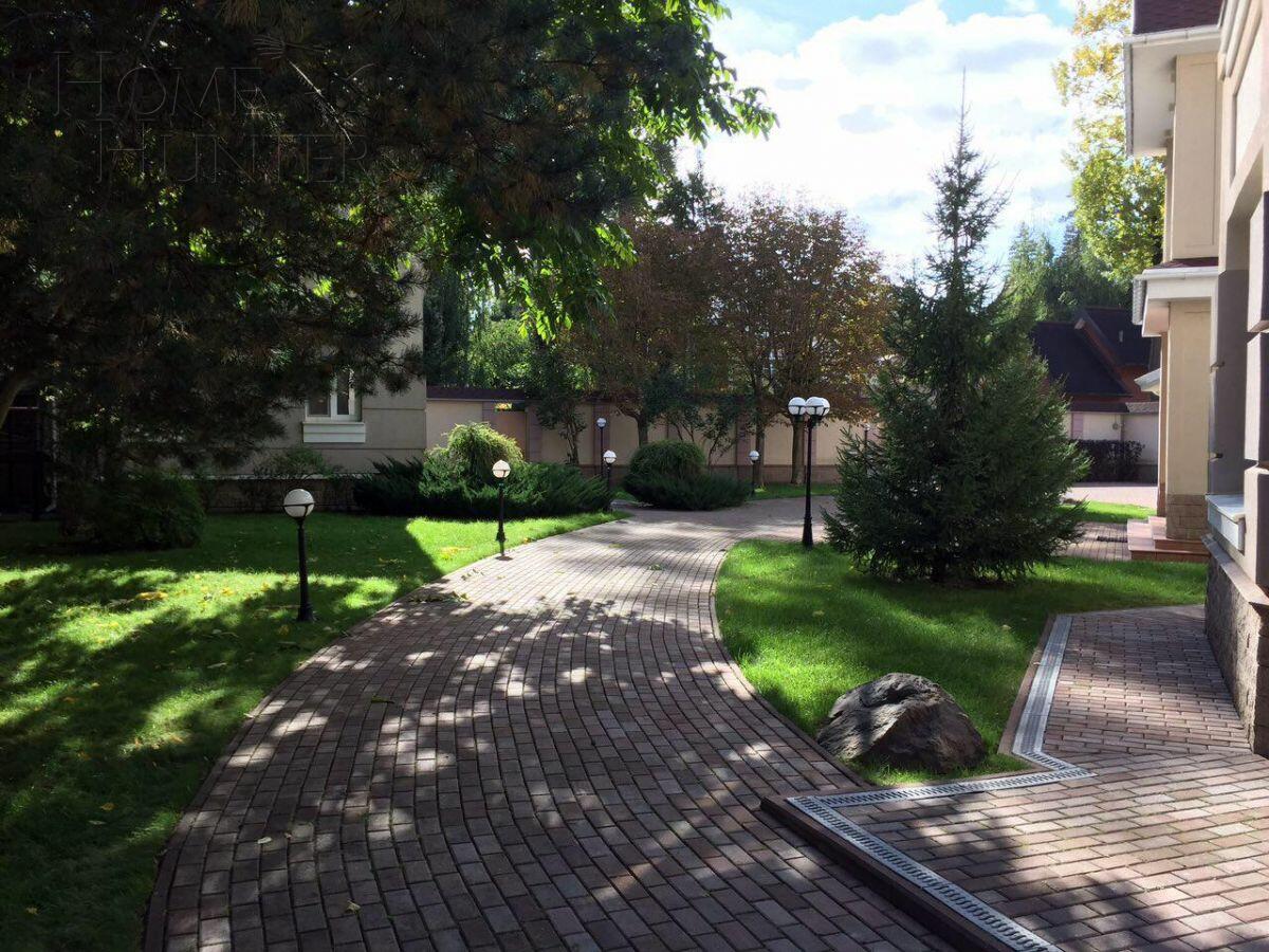 2-этажный коттедж 1 460 м² с отделкой