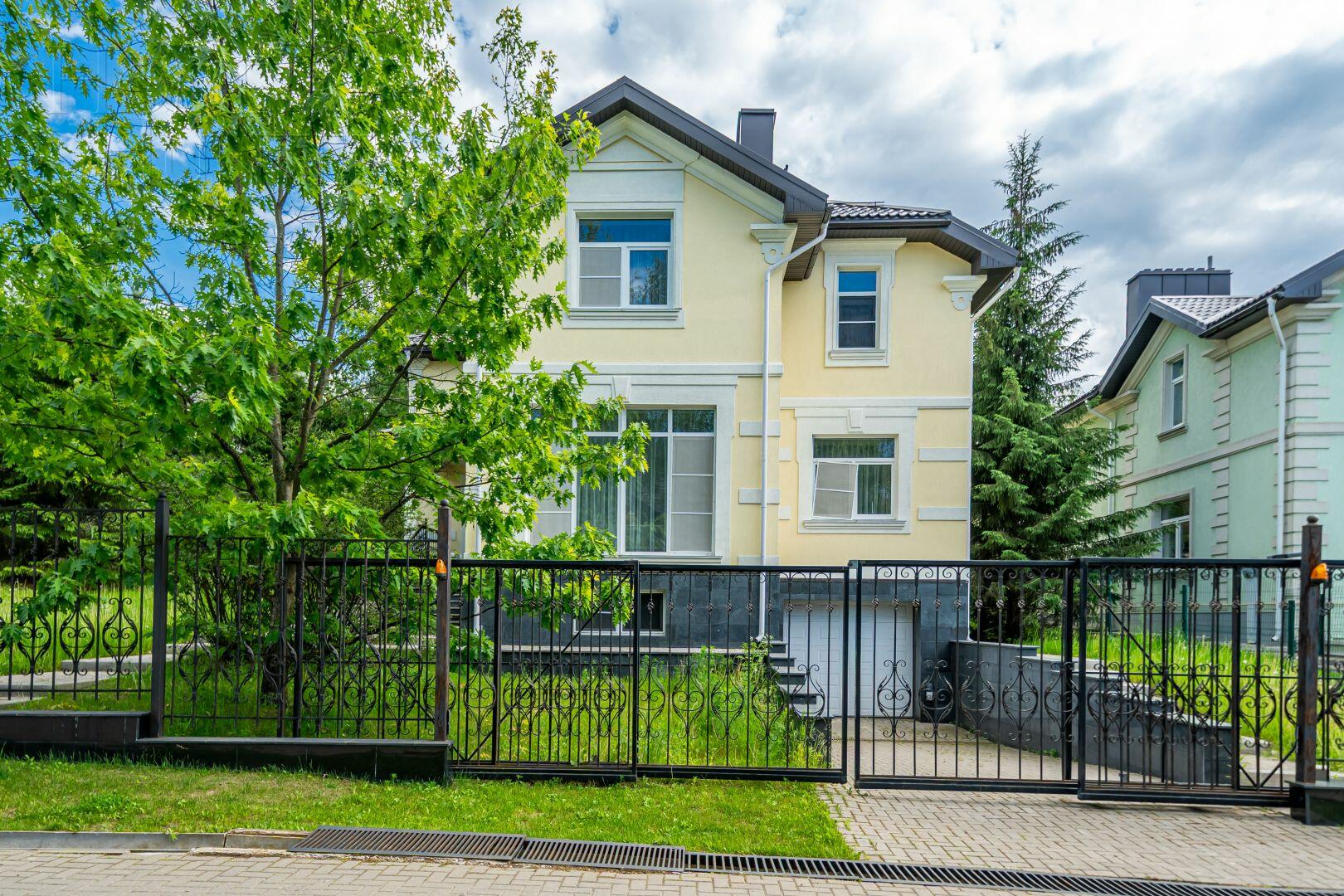 2-этажный коттедж 300 м² с отделкой
