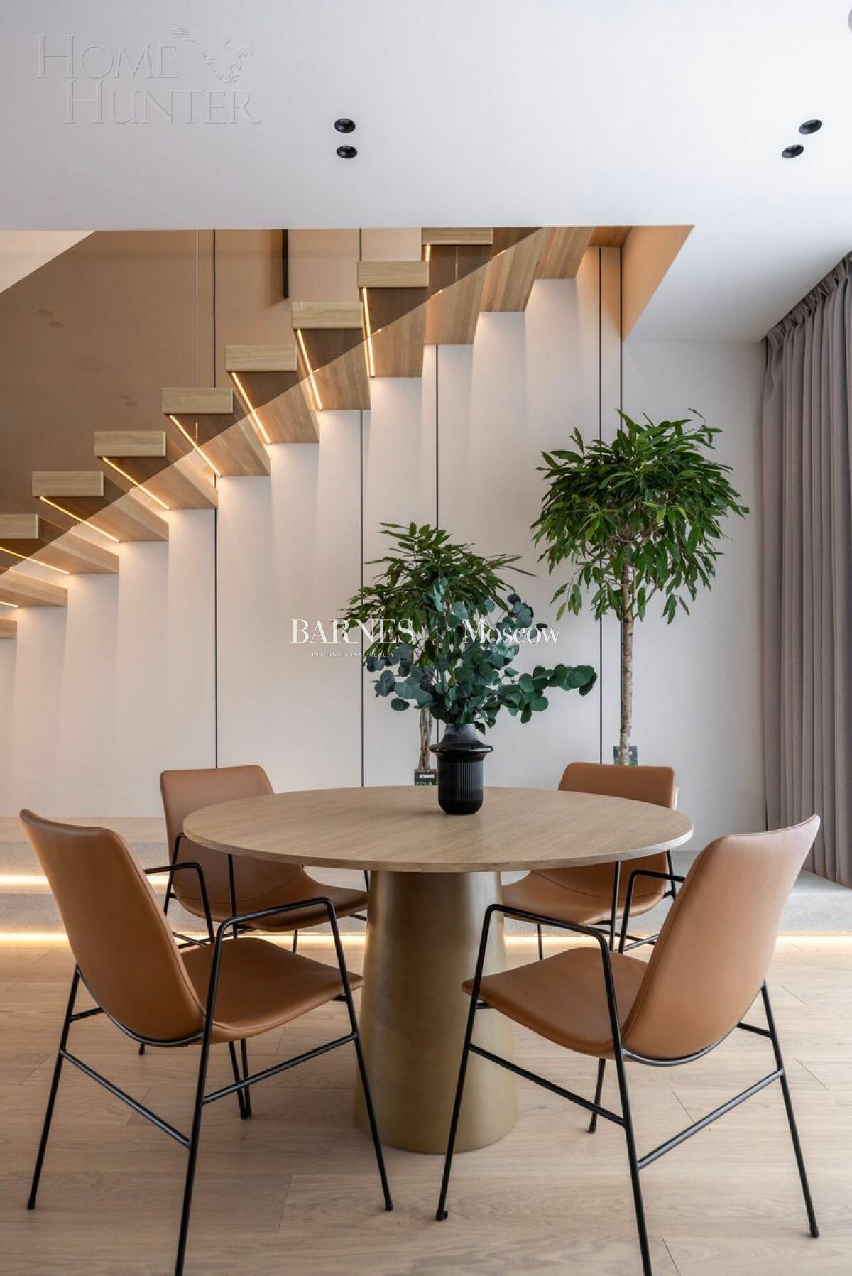 3-этажный таунхаус 250 м² с отделкой
