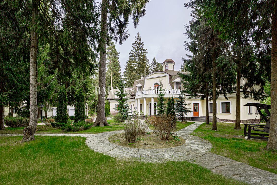 2-этажный коттедж 900 м² с отделкой