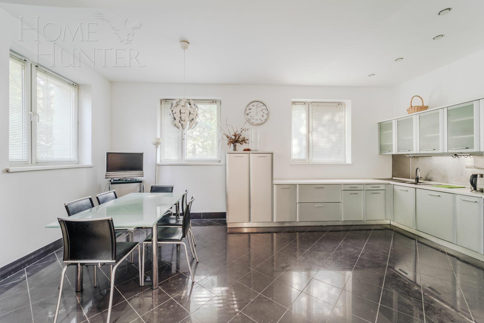 2-этажный коттедж 320 м² с отделкой