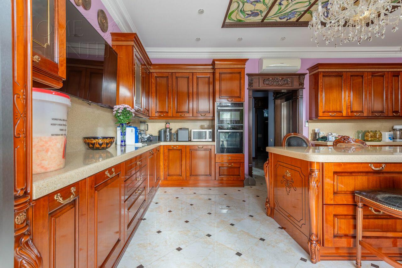 4-этажный таунхаус 320 м² с отделкой