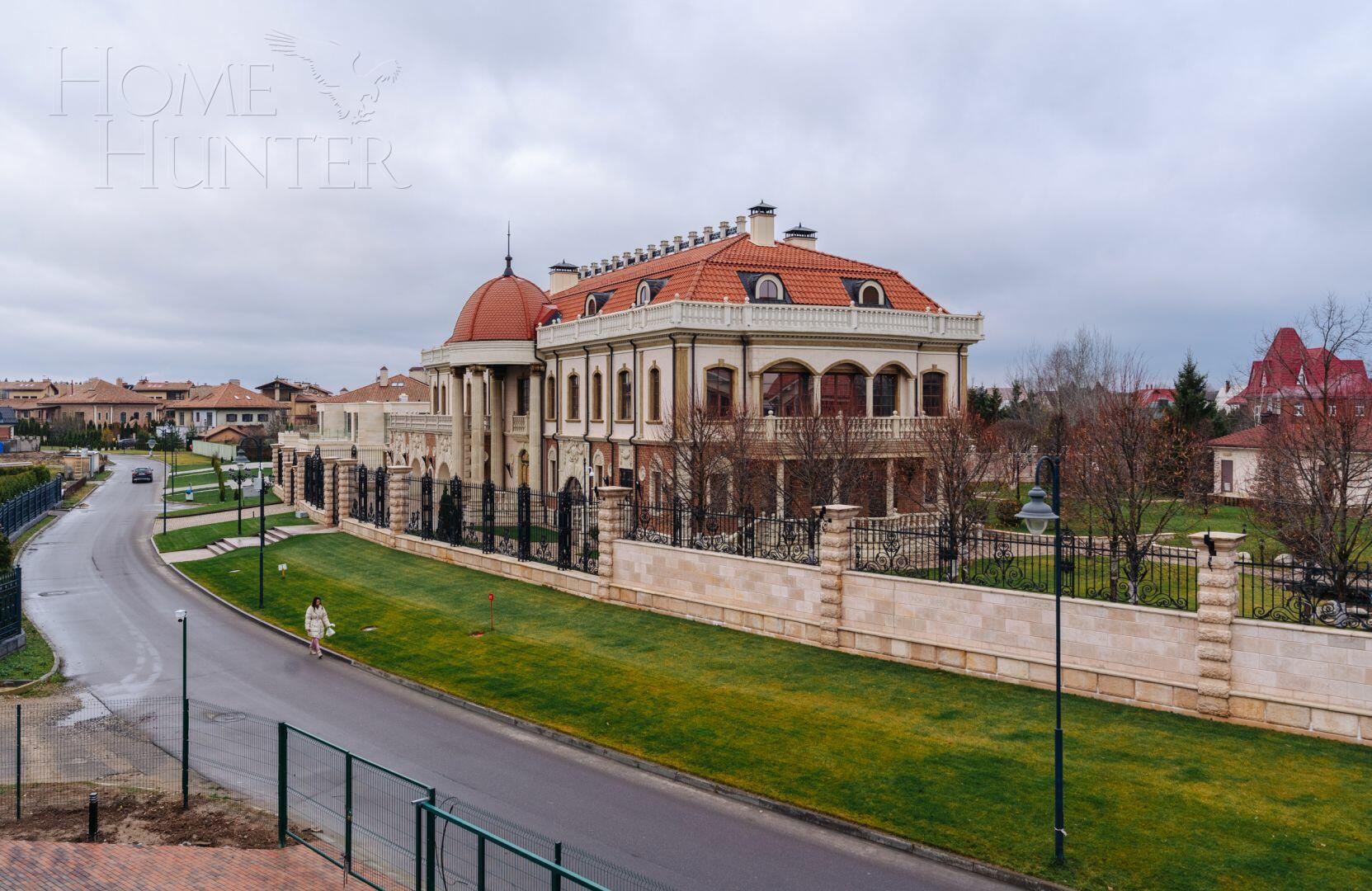 2-этажный коттедж 1 300 м² с отделкой