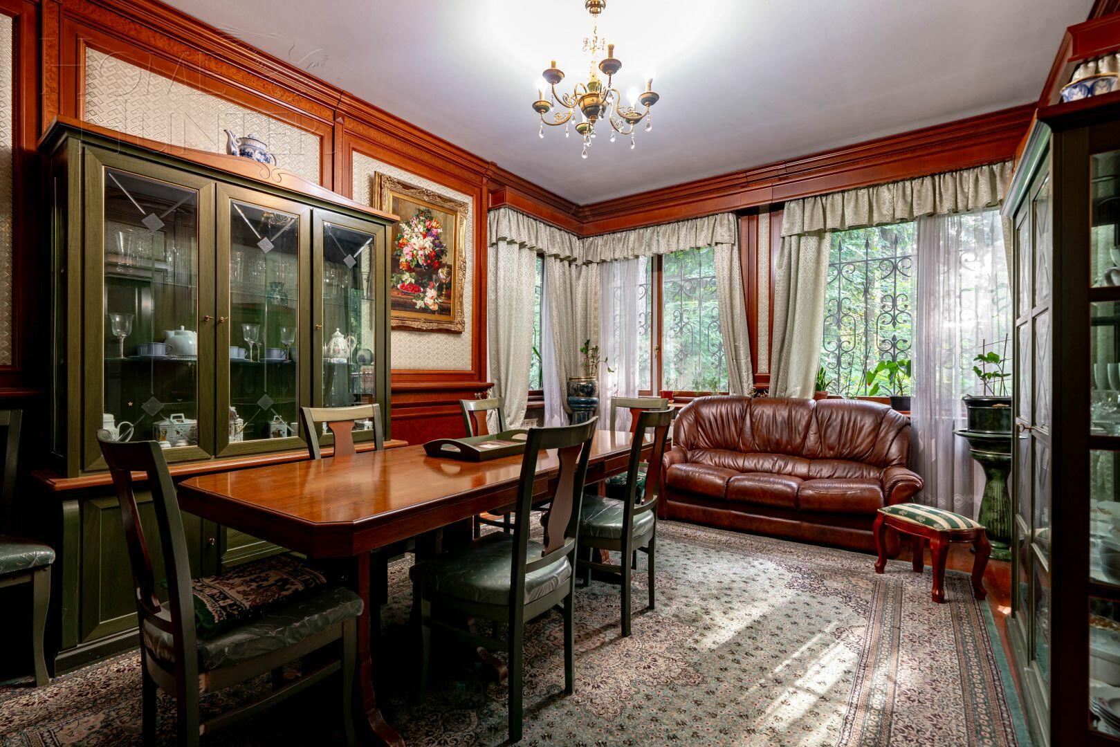 2-этажный коттедж 700 м² с отделкой