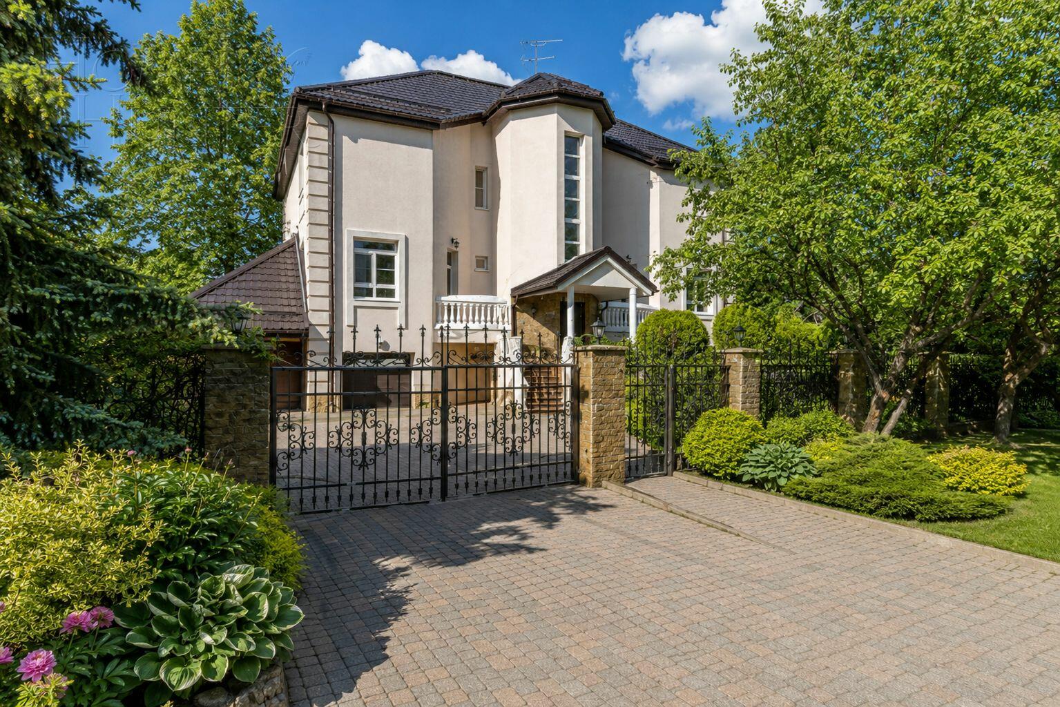 2-этажный коттедж 560 м² с отделкой