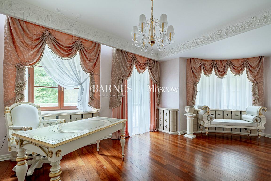 2-этажный коттедж 900 м² с отделкой
