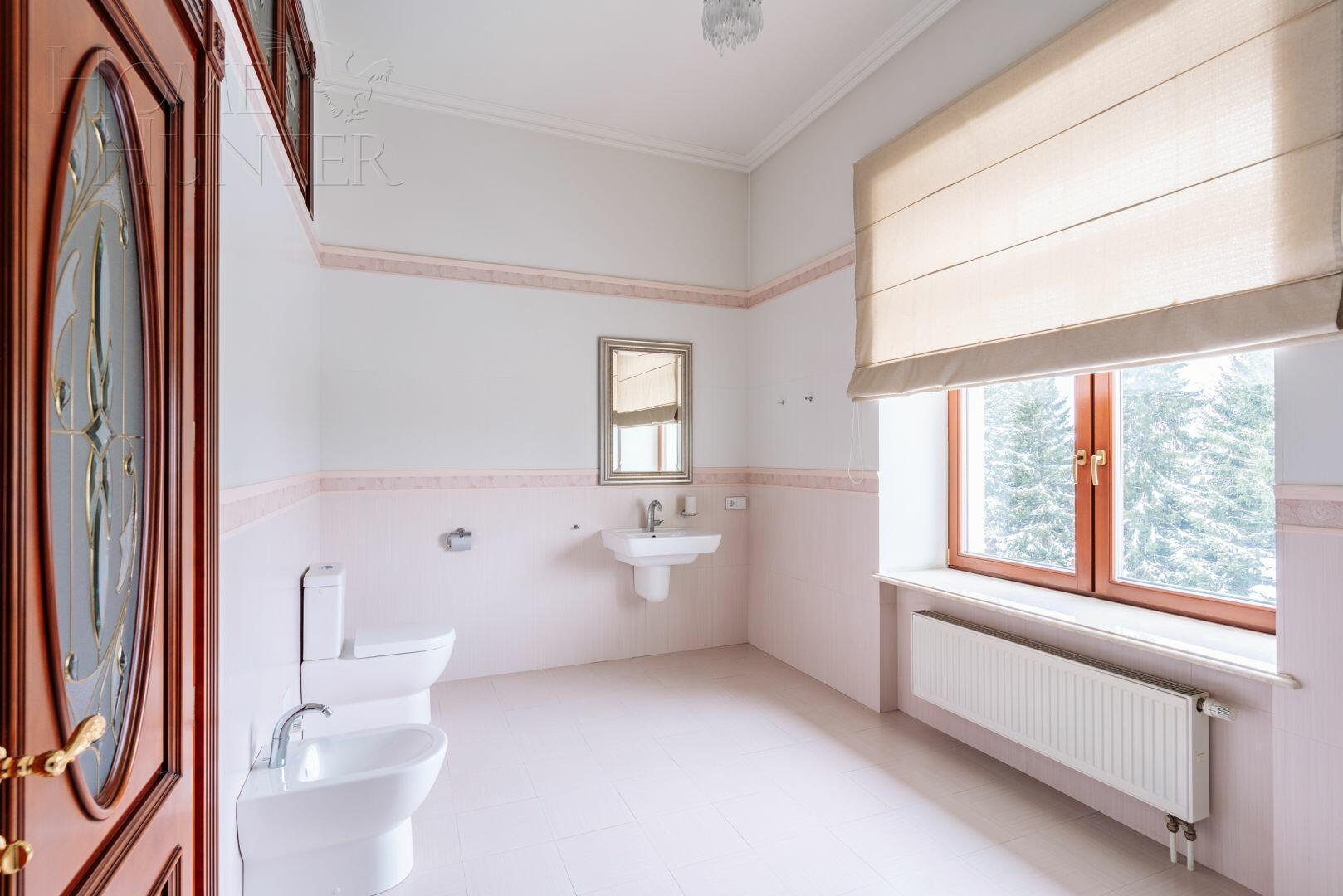 3-этажный коттедж 2 235 м² с отделкой