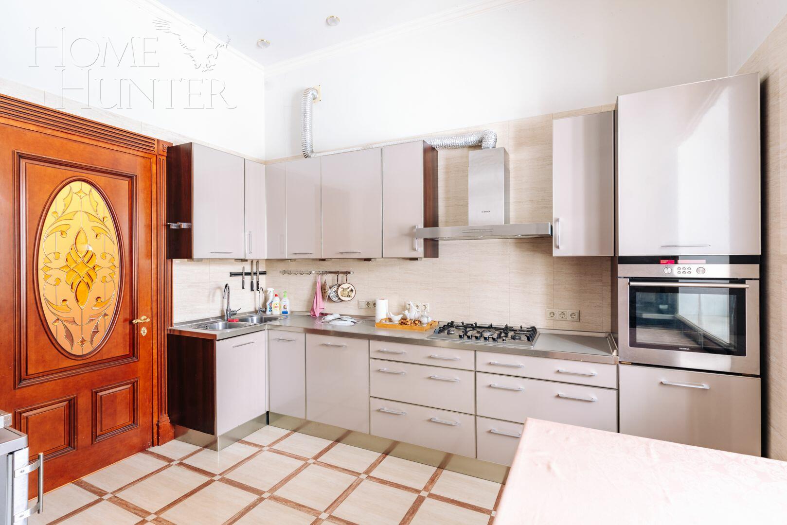 3-этажный коттедж 2 235 м² с отделкой