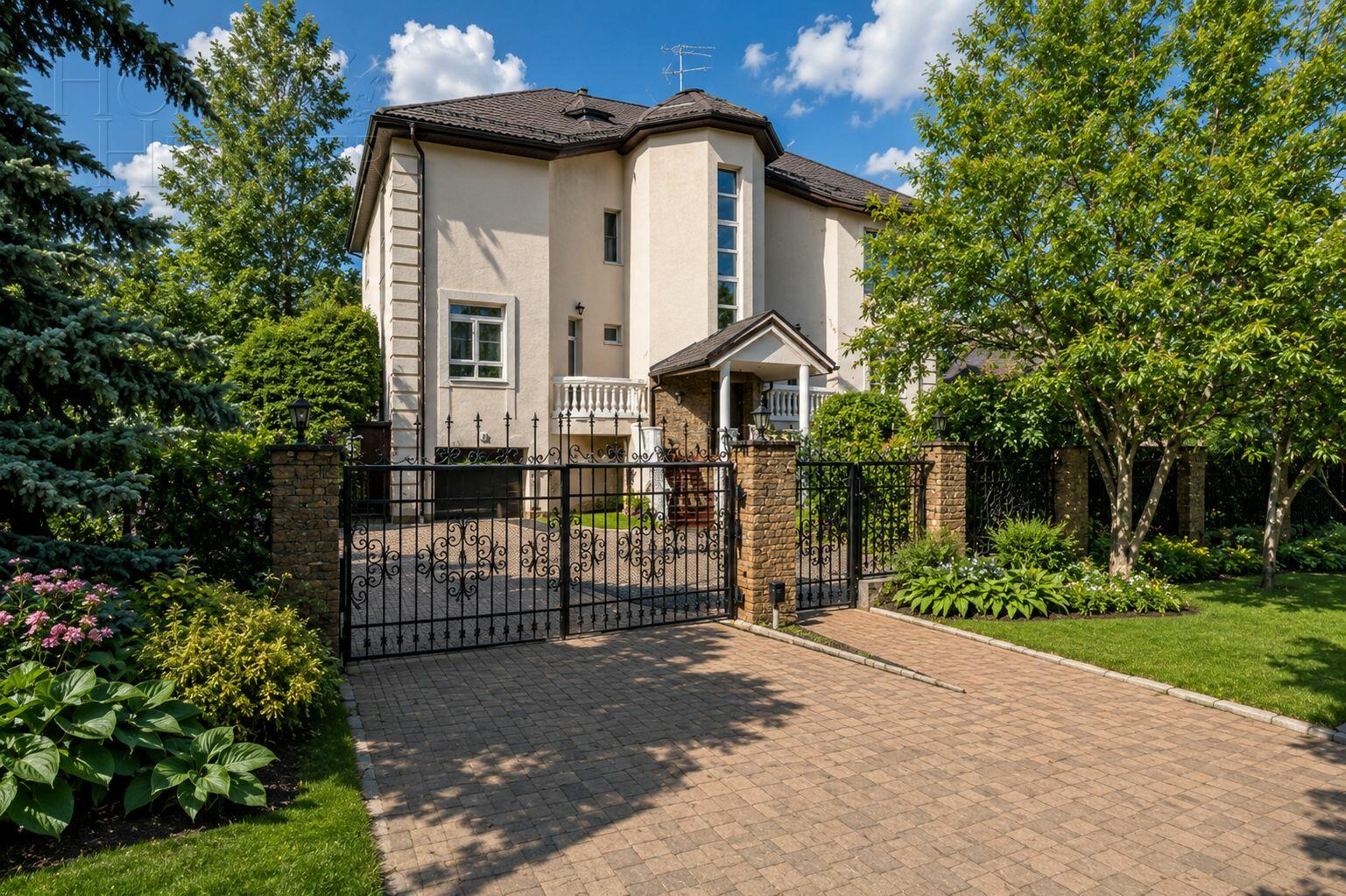 2-этажный коттедж 560 м² с отделкой