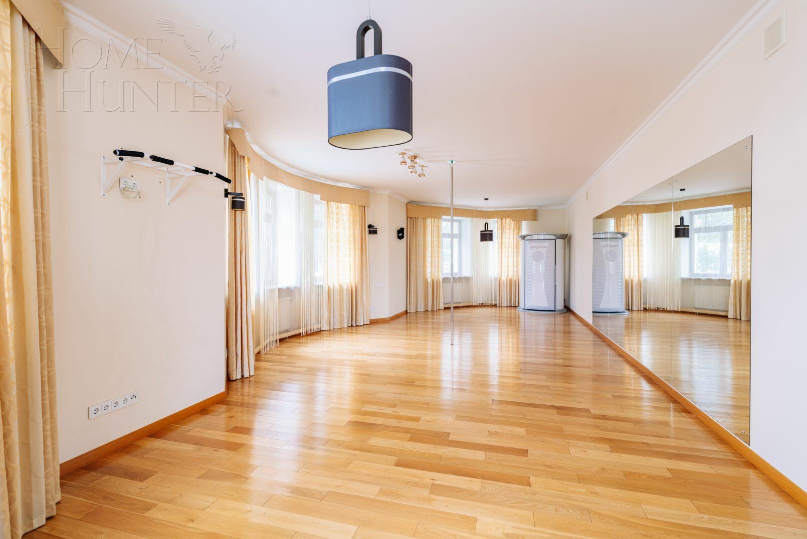 3-этажный коттедж 2 235 м² с отделкой