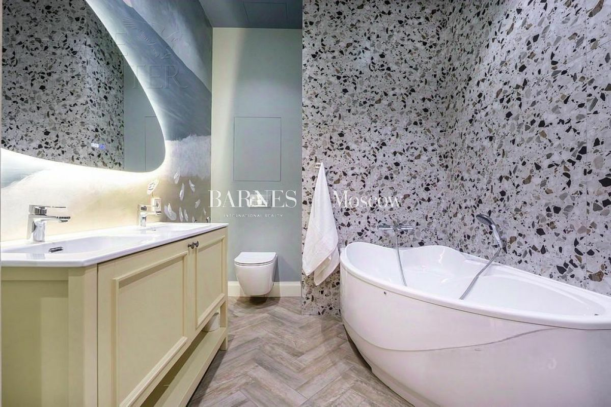 3-этажный таунхаус 300 м² с отделкой