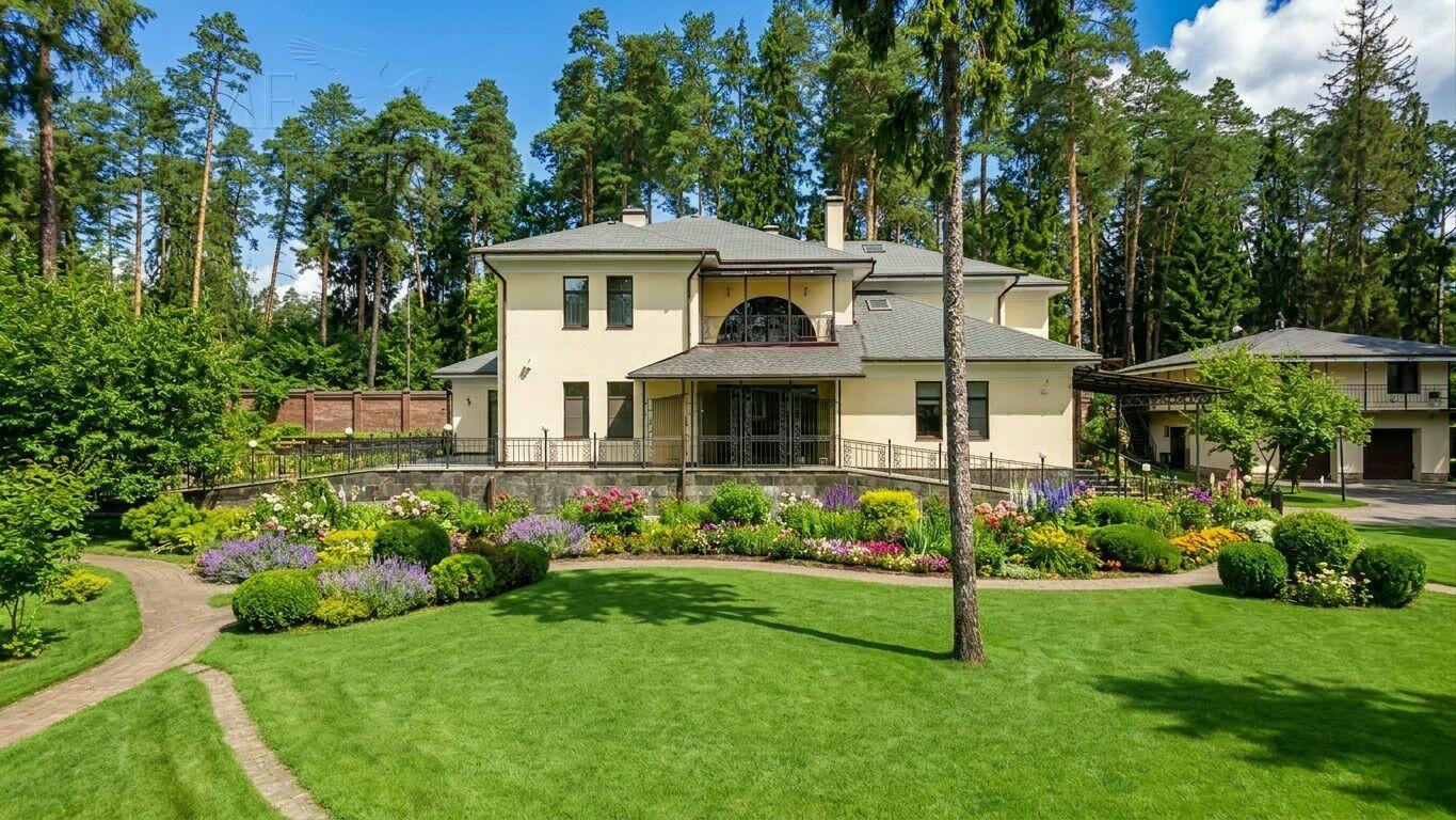 2-этажный коттедж 600 м² с отделкой