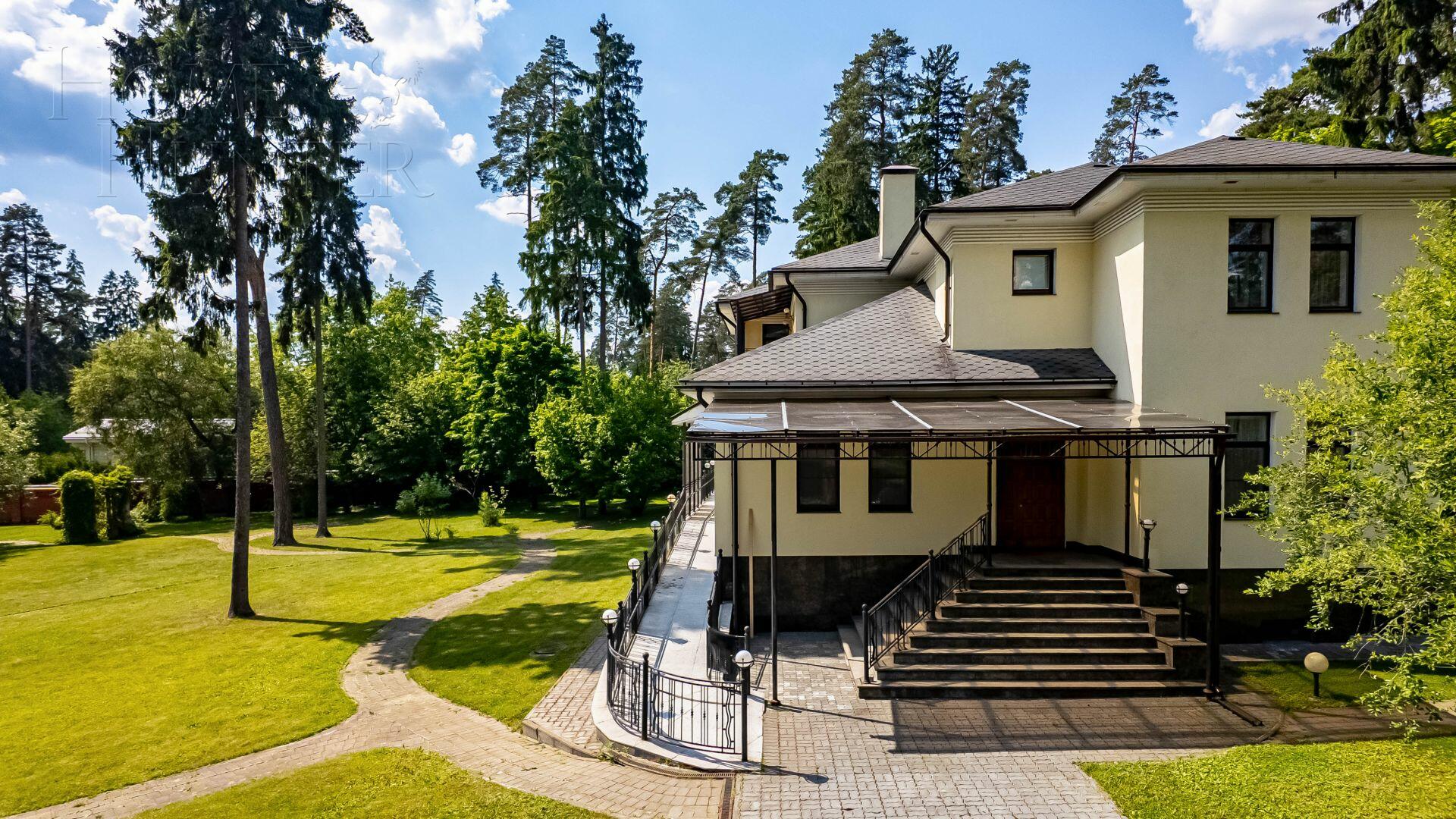 2-этажный коттедж 600 м² с отделкой