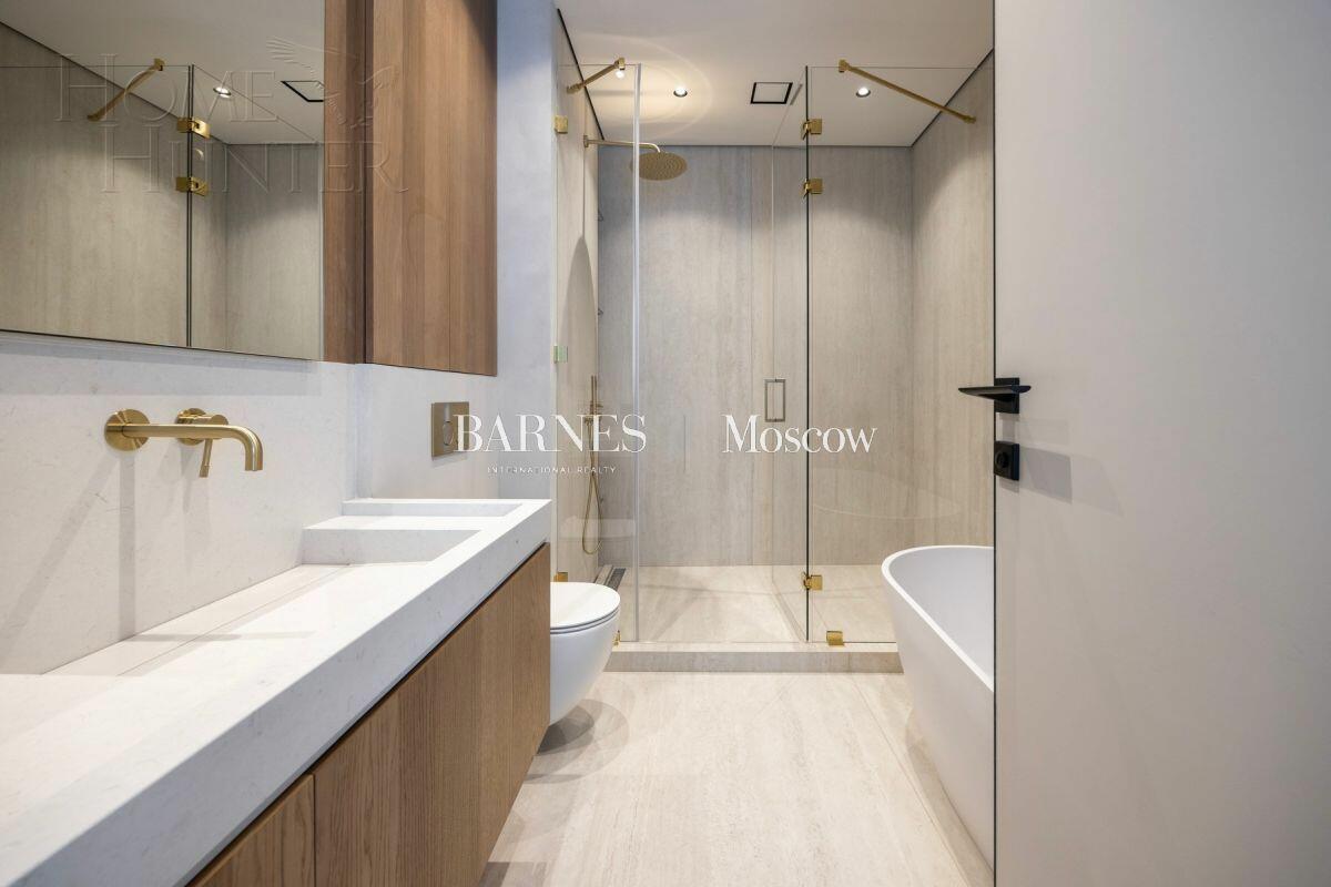 3-этажный таунхаус 250 м² с отделкой