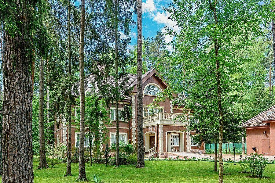 2-этажный коттедж 850 м² с отделкой