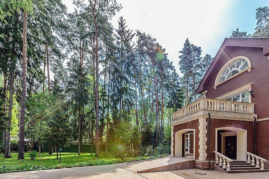 2-этажный коттедж 850 м² с отделкой