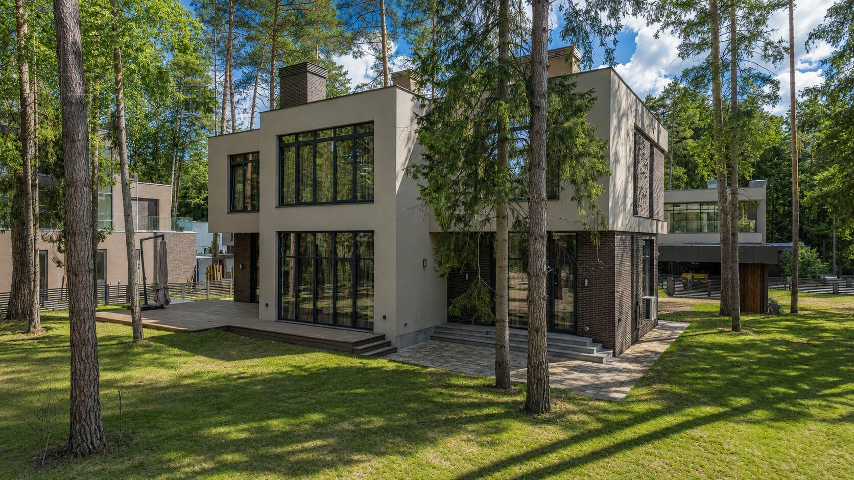 2-этажный коттедж 400 м² с отделкой
