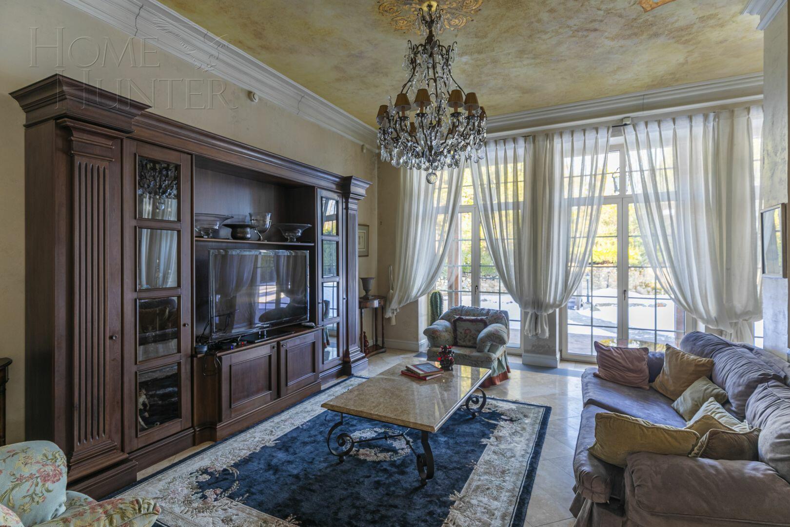 3-этажный коттедж 600 м² с отделкой