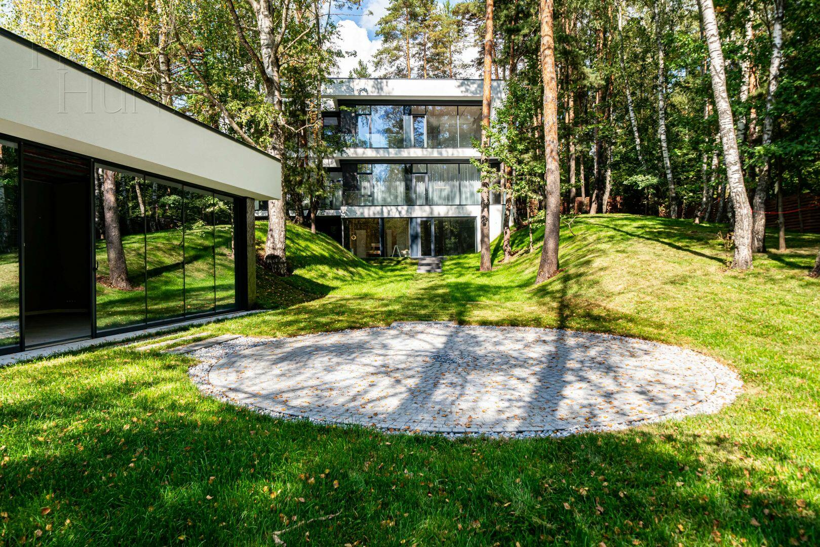 2-этажный коттедж 650 м² с отделкой