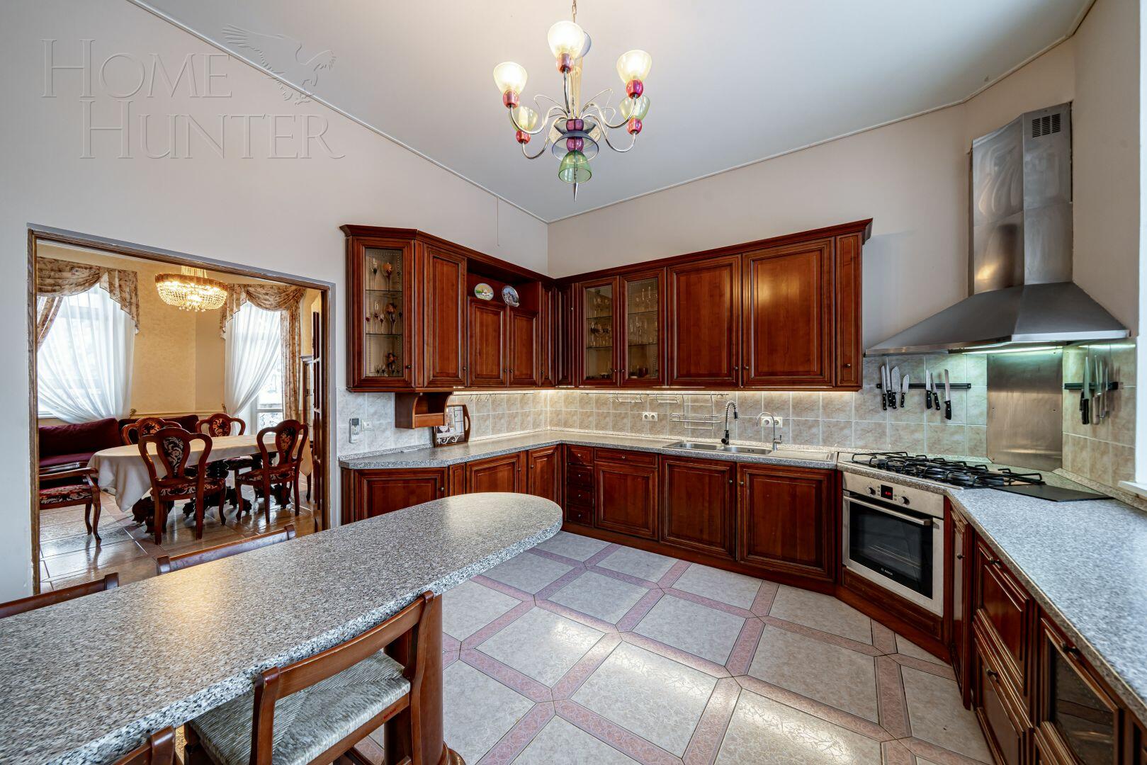 2-этажный коттедж 560 м² с отделкой