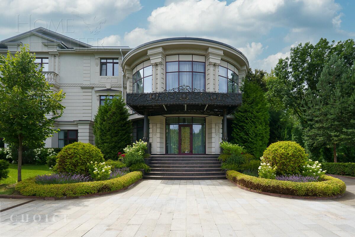 3-этажный коттедж 2 000 м² с отделкой