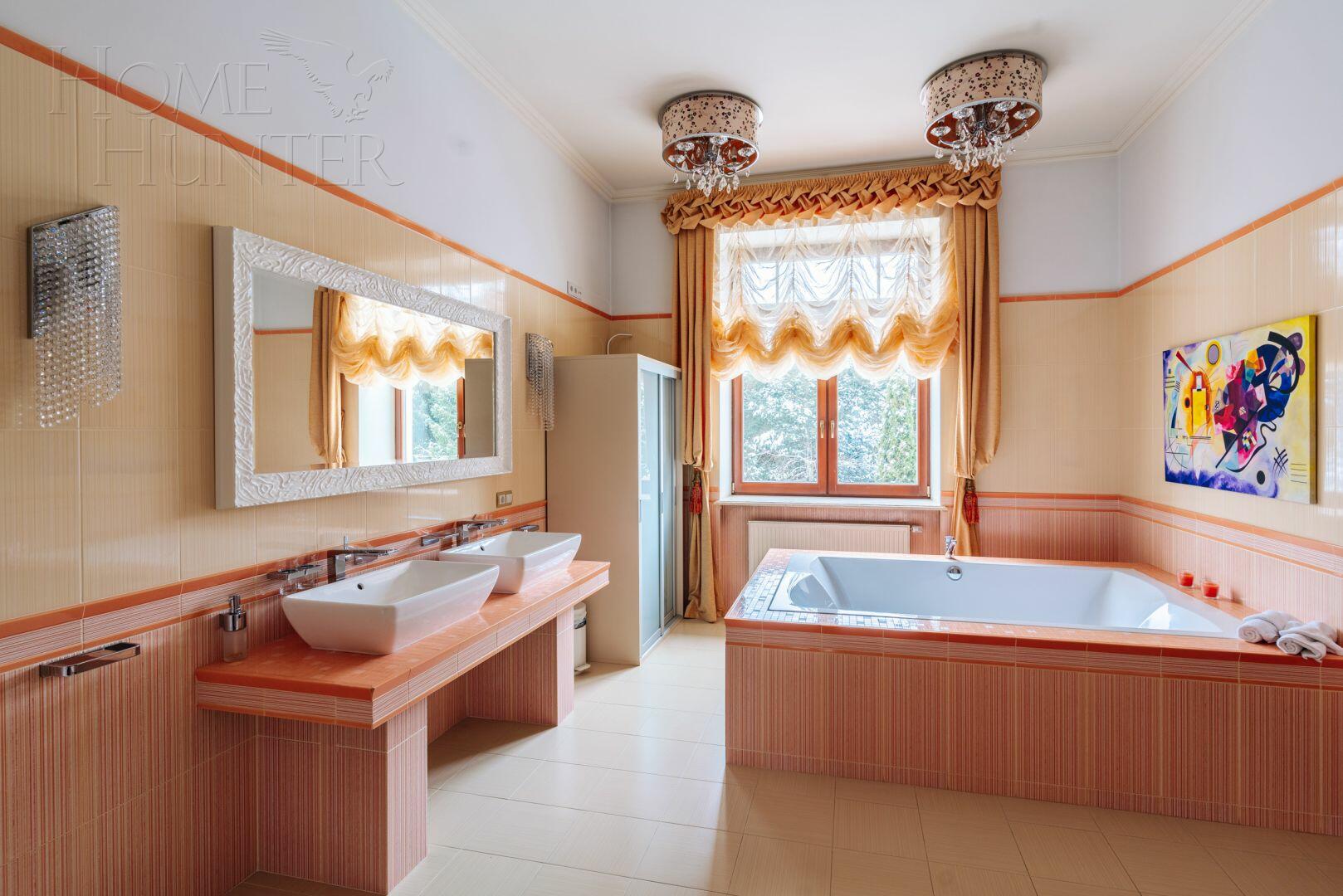 3-этажный коттедж 2 235 м² с отделкой